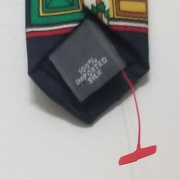 great gift: NWOT Andhurst wreathed doors silk Christmas tie - Picture 6 of 6